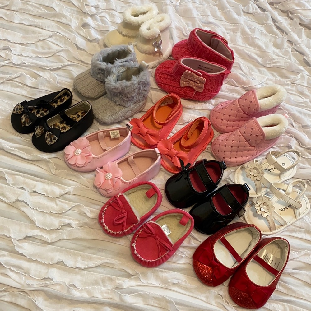 Bundle of 11 crib shoes for baby
